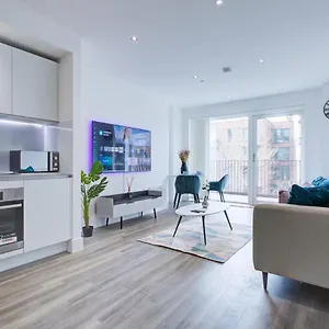 Luxe By Excel Apartment
