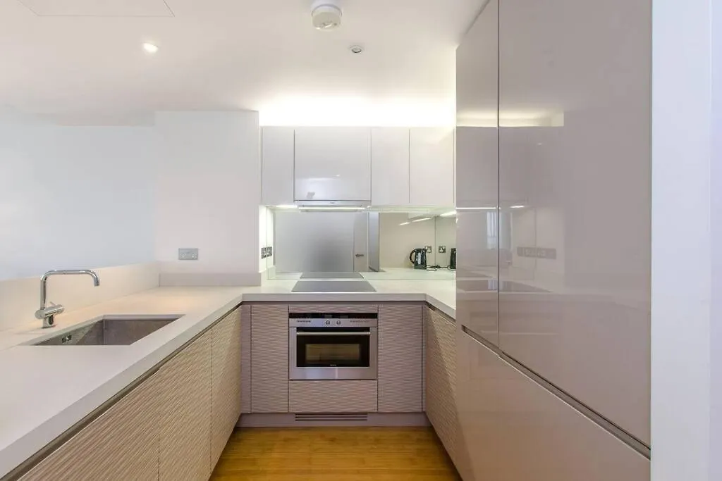 Skyview Waterside City Luxury Apartment London