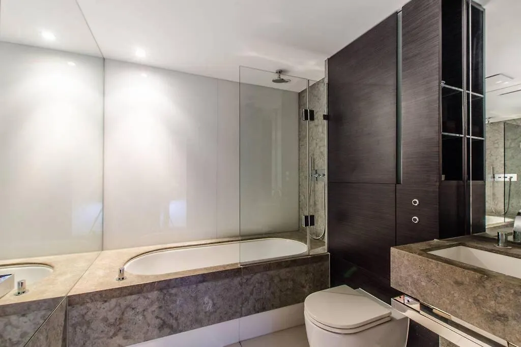 Skyview Waterside City Luxury Apartment London