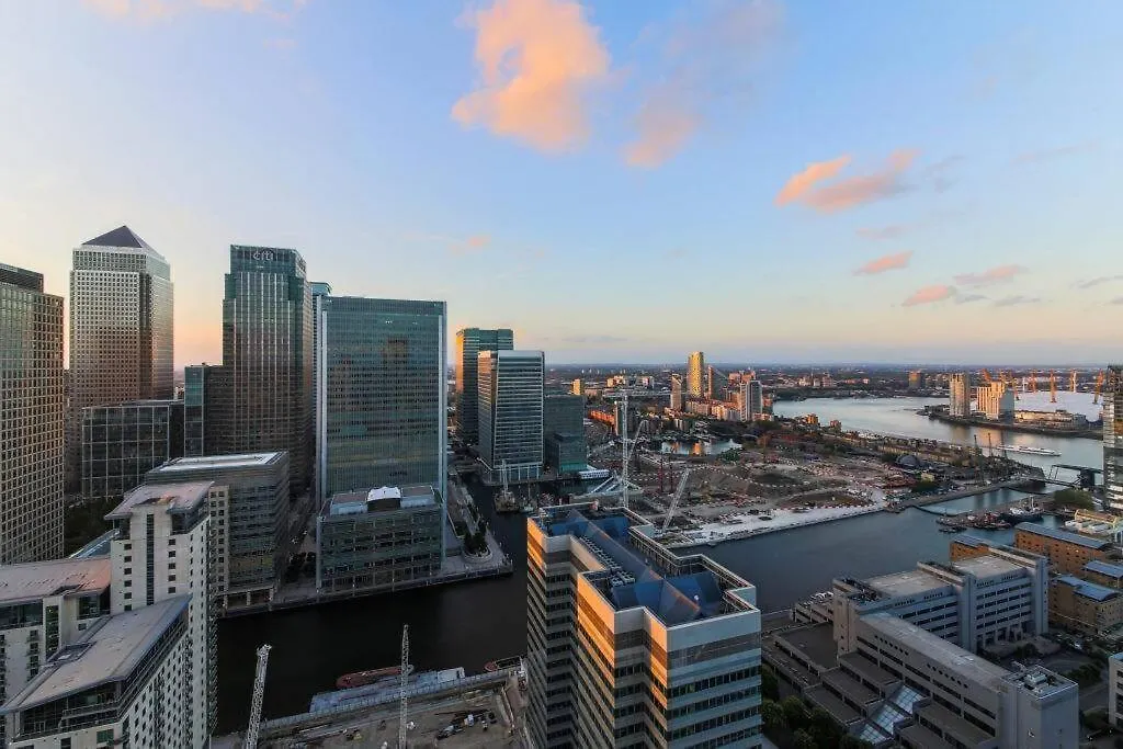 Skyview Waterside City Luxury Apartment London